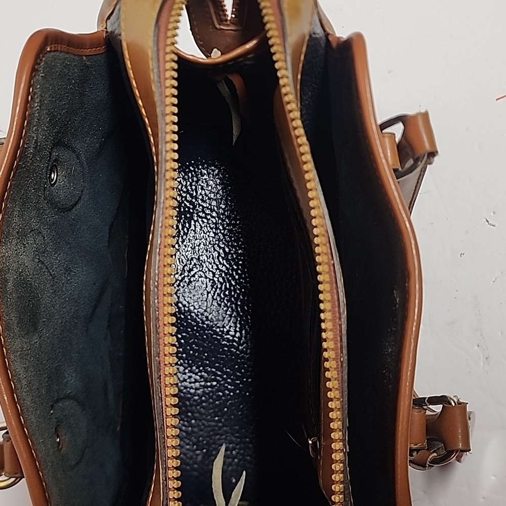 Dooney & Bourke Vintage Navy Blue and Tan Quality Leather Satchel Doctors Bag - Picture 5 of 15